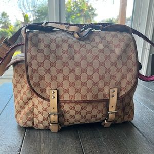 Authentic GUCCI
SUPREME CANVAS CHANGING BAG